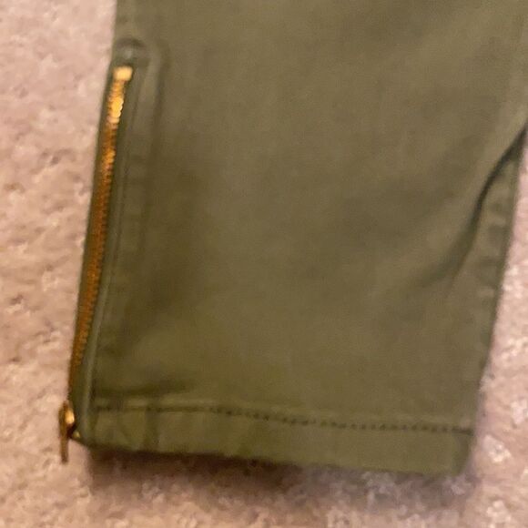 Banana Republic pants. Size 28. Olive green. Excellent condition. - Picture 5 of 9